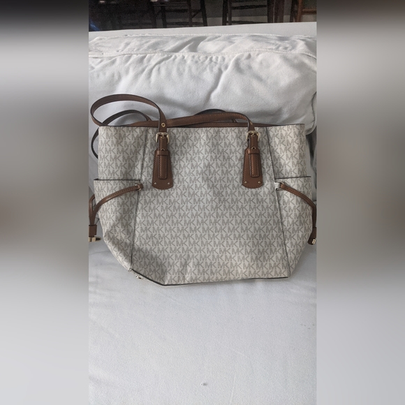 Michael Kors purse - Picture 3 of 3